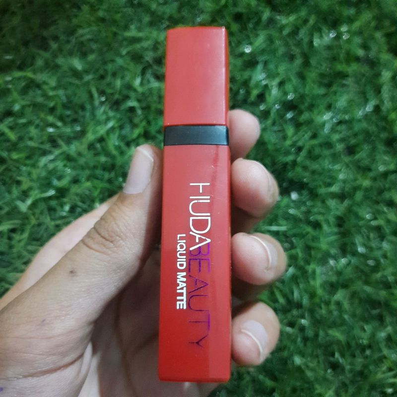 Huda Beauty Lipstick
