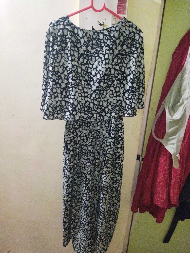 Chic Black &amp; White Floral Dress