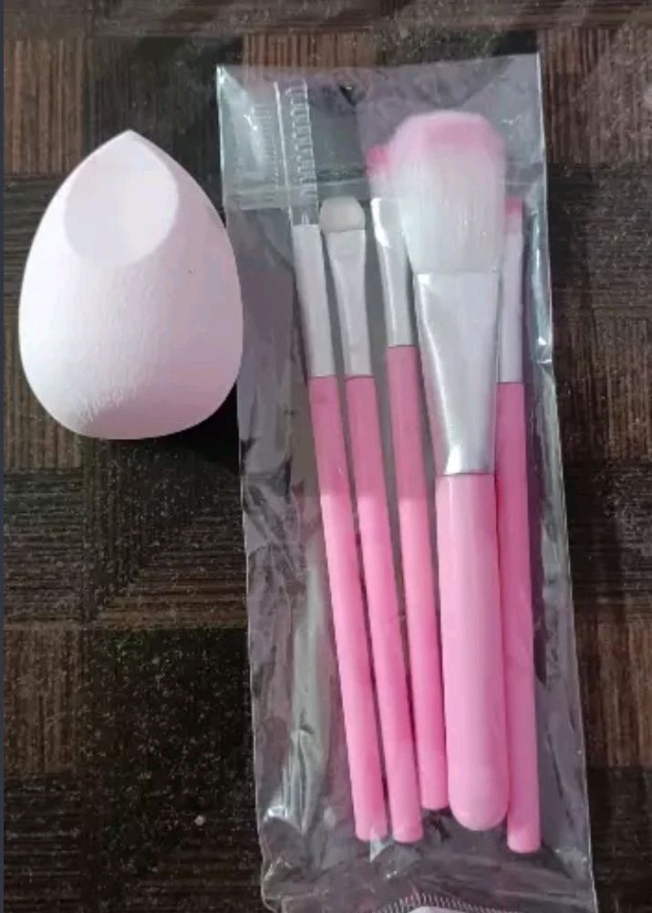 Brand New*** Brushes 6 Peices With 1 Puff