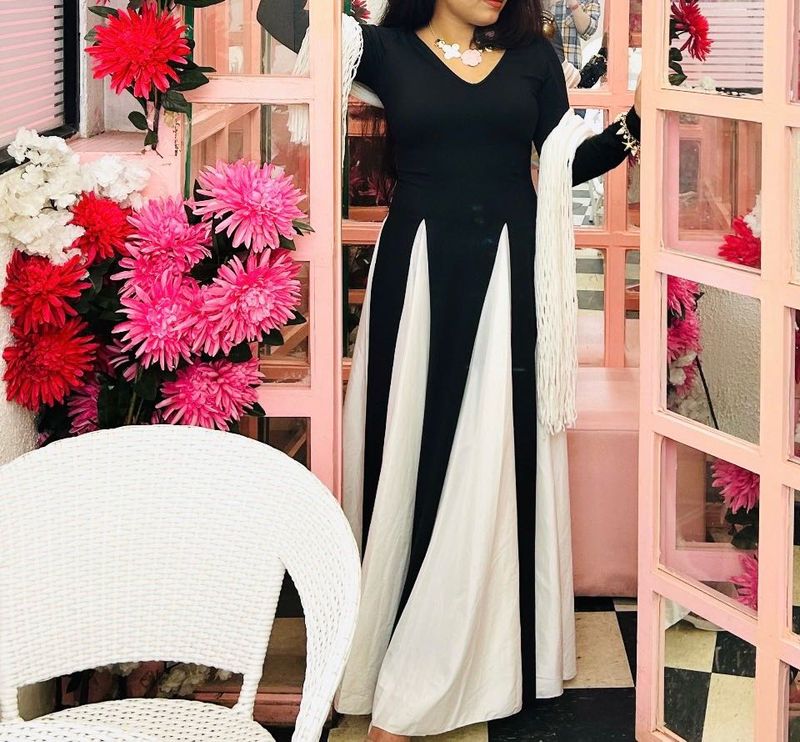 Viral Black &amp; White Gown (Full Sleeves)