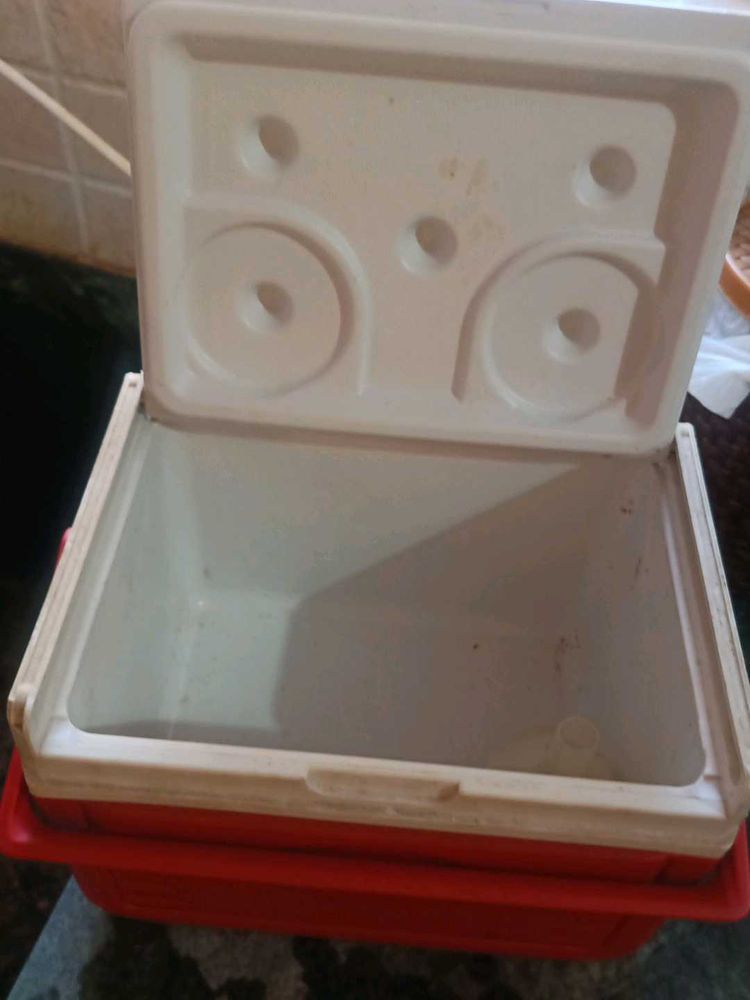 Portable Cooler Box
