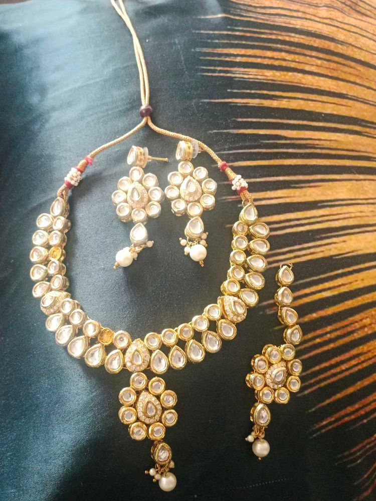 kundan necklace jewellery with maangtika