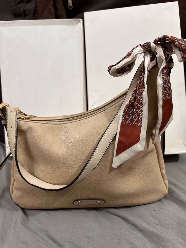 Elegant Beige Shoulder Bag