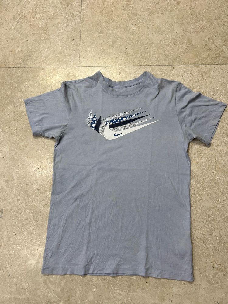 Nike Swoosh Graphic T-Shirt