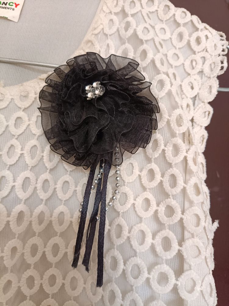 Cute Black And White Top With Flower  Patch ♥️