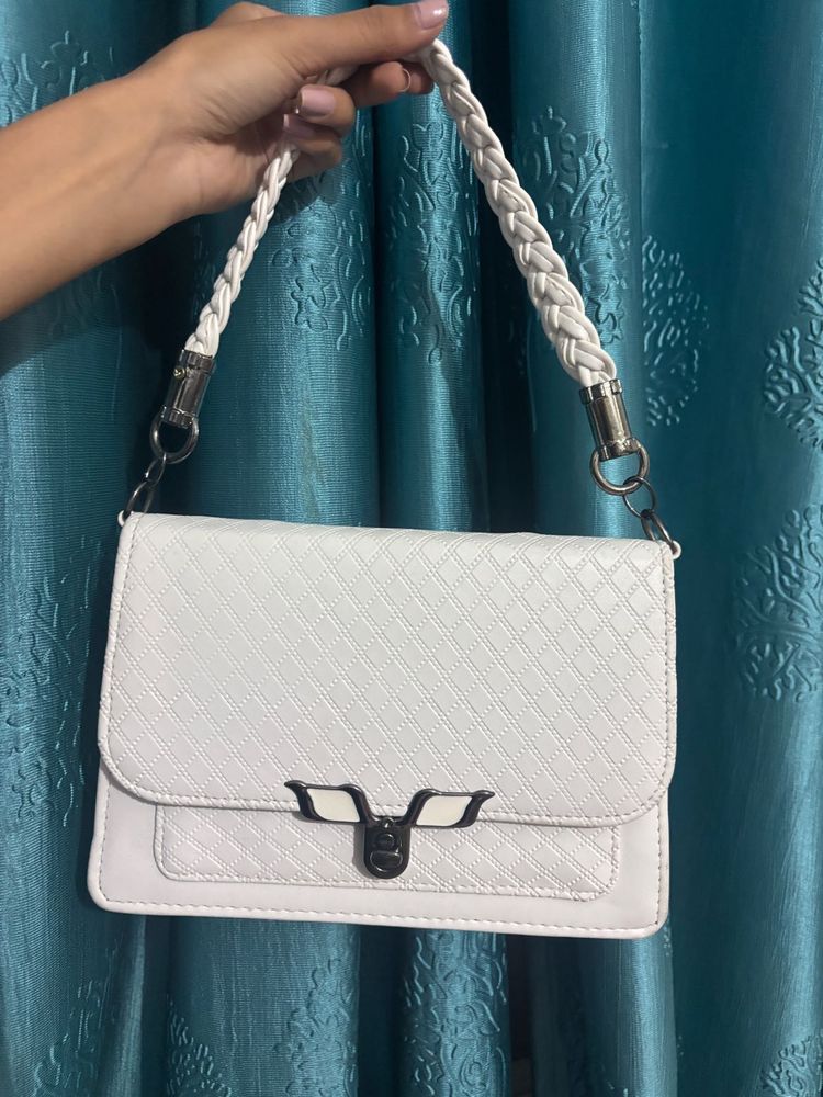 Chic White Textured Shoulder Bag