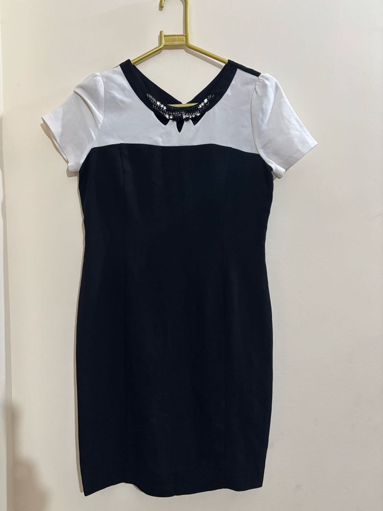 ( Offer Price )Black Midi Dress With Detailing