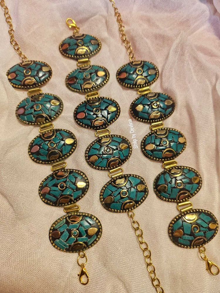 Laq Bracelet with brass base