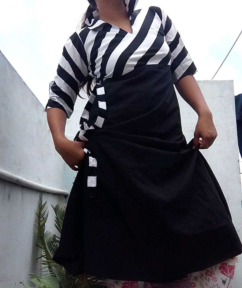 Stylish Black &amp; White Striped Kurta Set