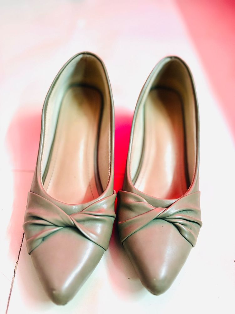 Stylish Pointed Toe Knot Heels