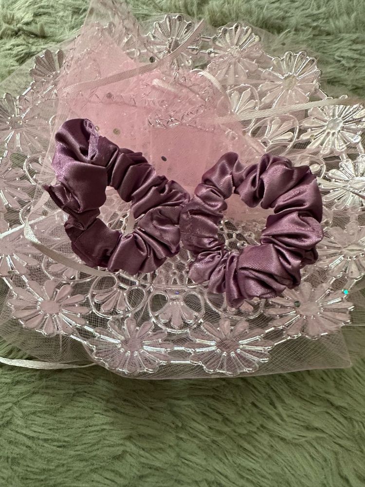 Brand new Jamuni hair scrunchie set