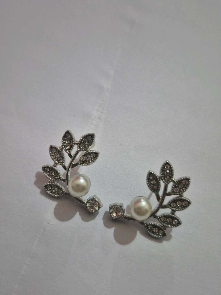 Elegant Pearl &amp; Crystal Leaf Earrings