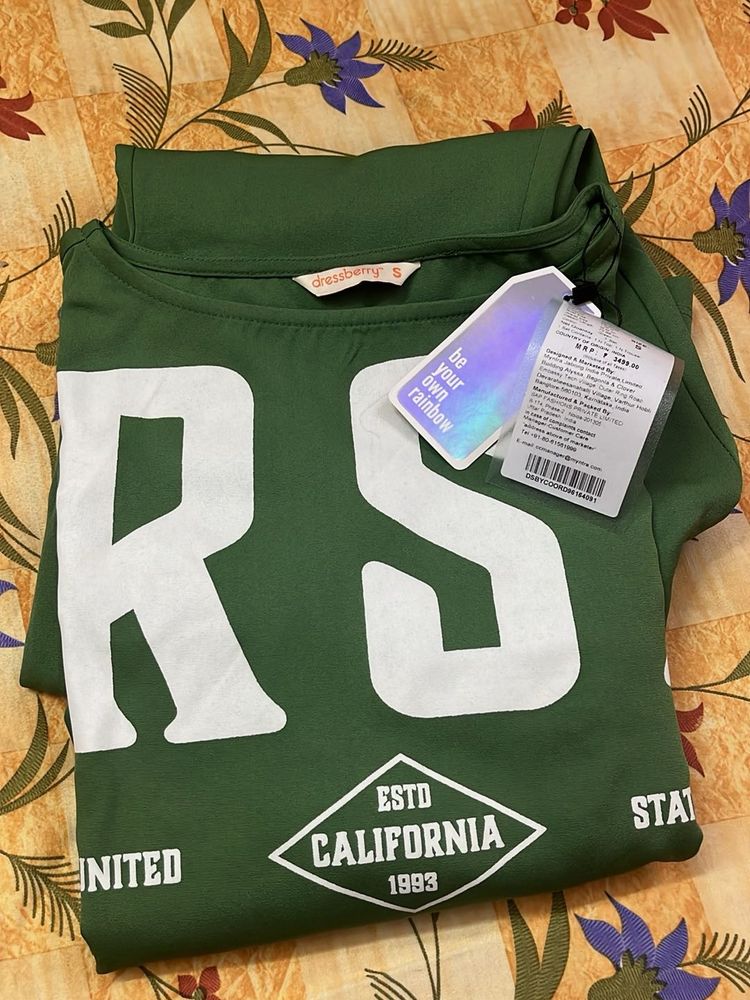 DressBerry Green Graphic Tee