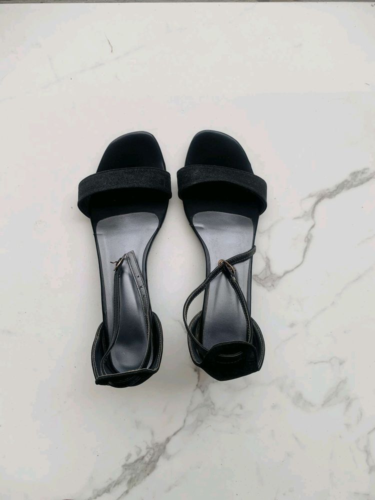 Marc Loire black heels