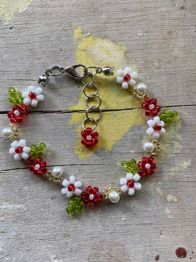 Handmade Beaded Flower Bracelet🍒
