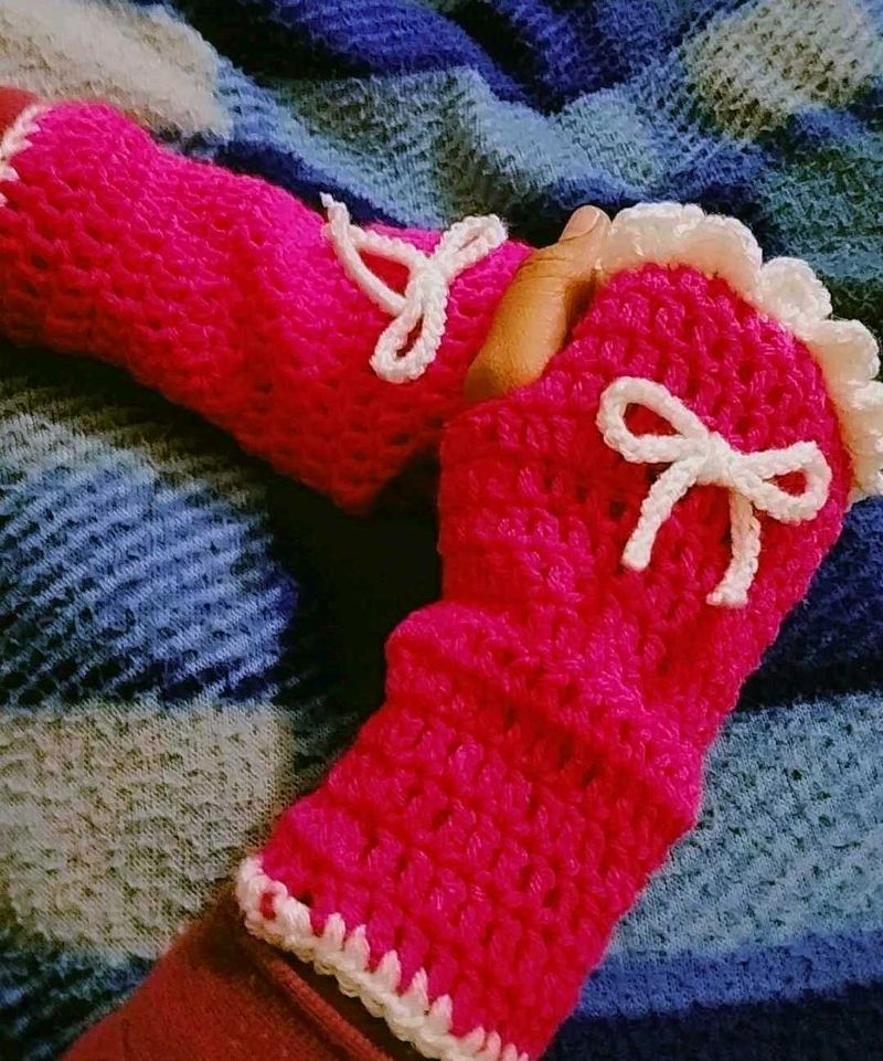 Crocheted Arm Warmers with Bows