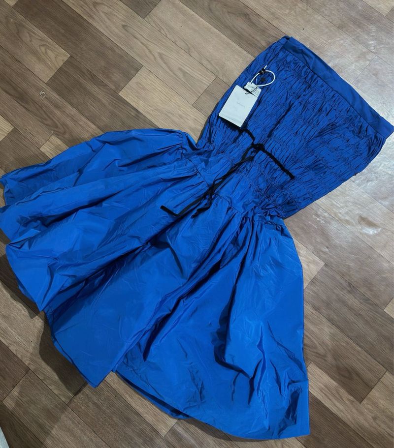 Stunning Blue Strapless skirt
