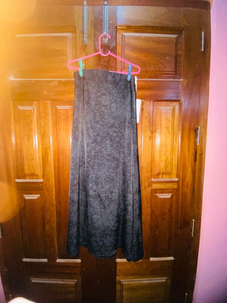 Elegant Textured Maxi Skirt