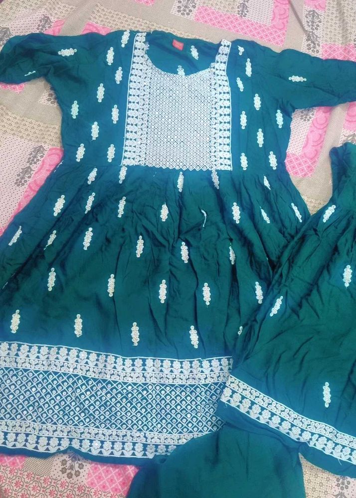 Emerald Green Embroidered Kurta Set
