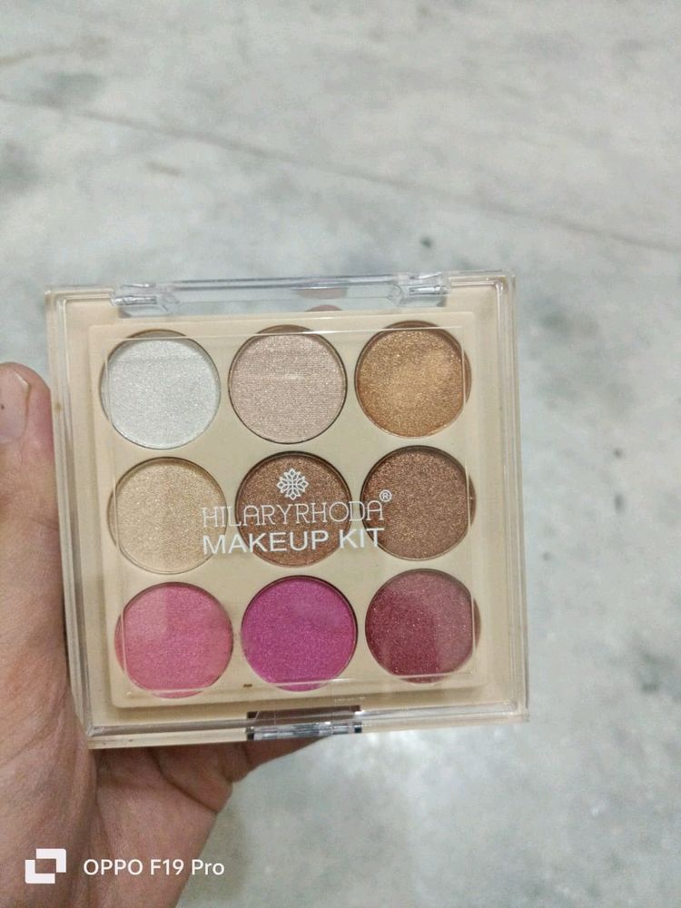 Hilary Rhoda Makeup Kit
