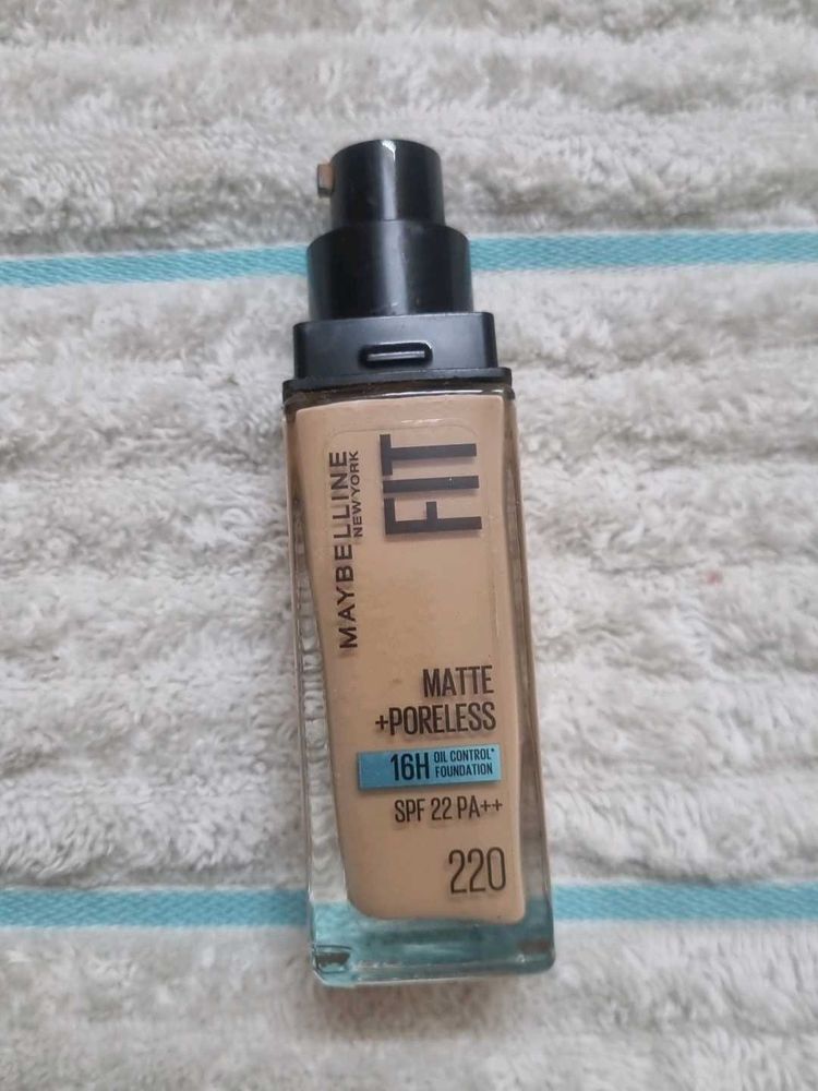 Maybelline Fit Me Foundation 220