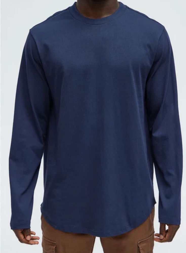 Uniqlo Men's Navy Blue T-Shirt