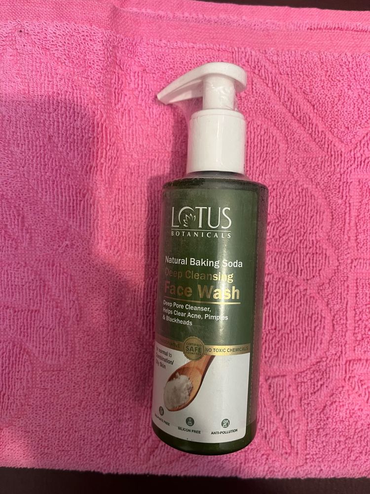 Lotus botanicals Deep cleansing Face Wash