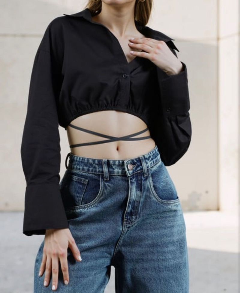 🖤 Black crop shirt with criss-cross design🖤