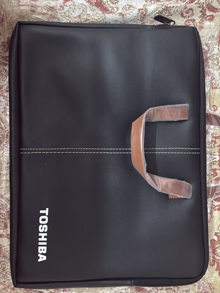 FREE TOTEBAG WITH IT!!Toshiba Laptop Sleeve Case