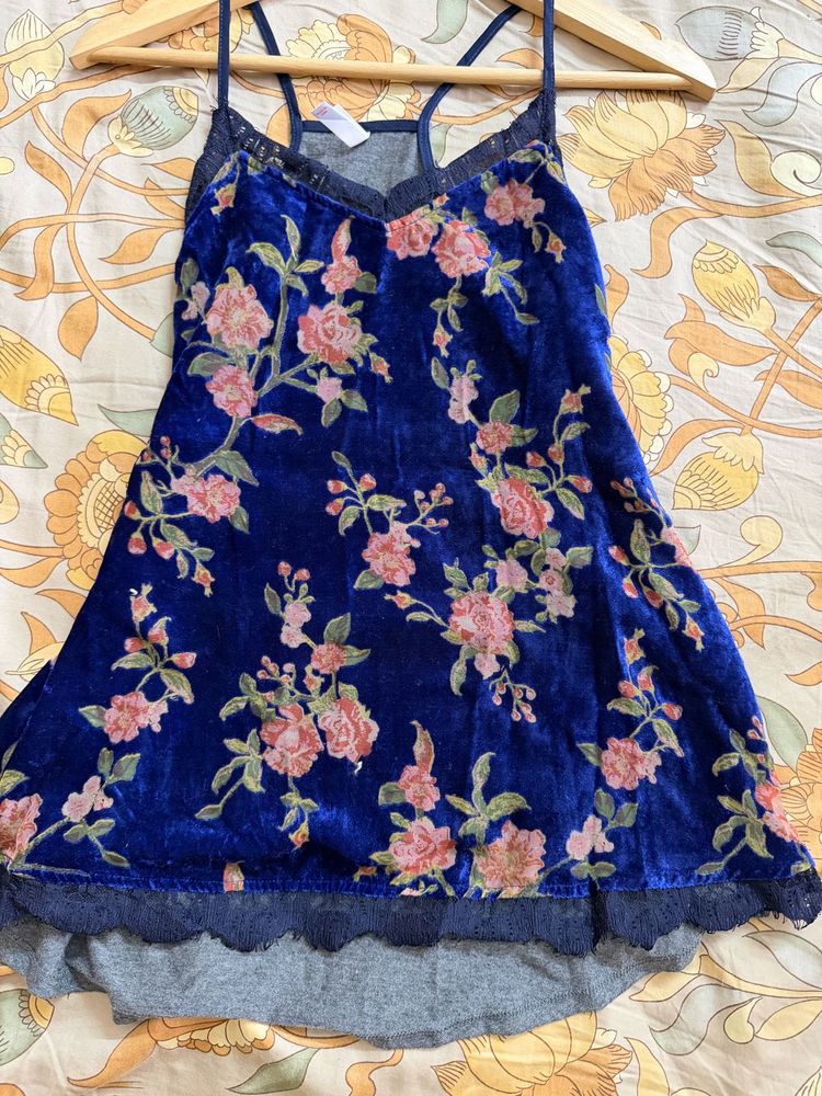 Trendy night-wear slip