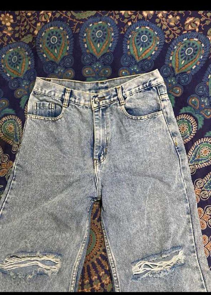 Light Wash Ripped Jeans