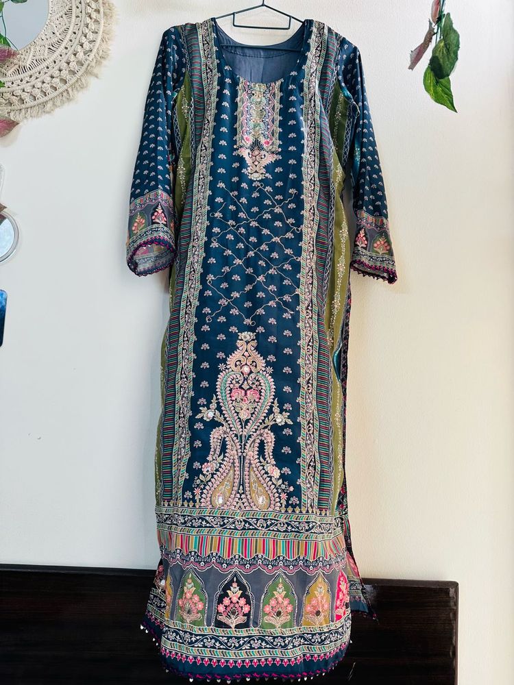 Royal delicate Embroidered Suit set with pallazo