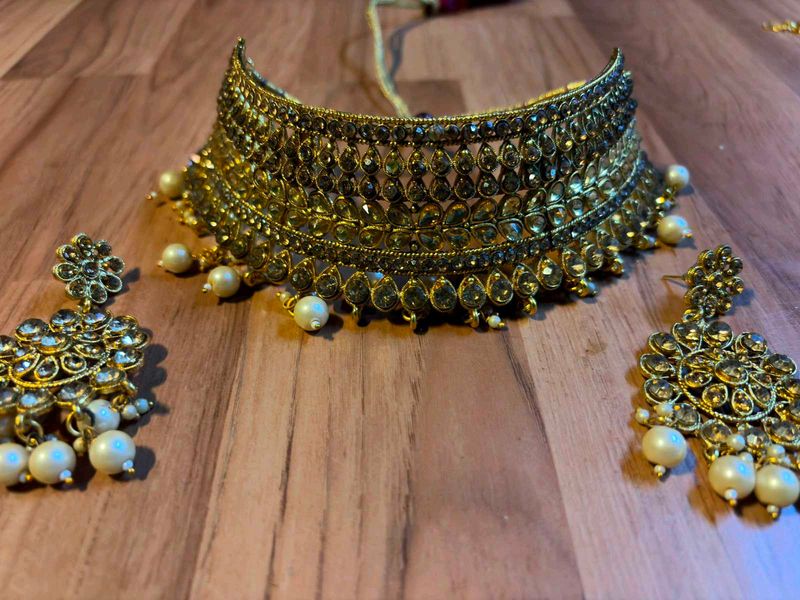 Stunning Pearl &amp; Crystal Jewellery Set p-1000