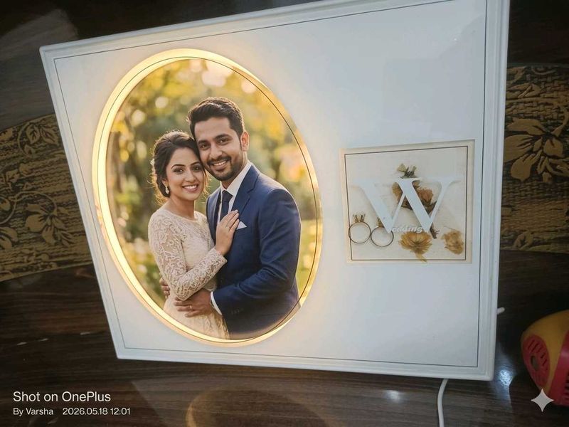 new beautiful frame with included box