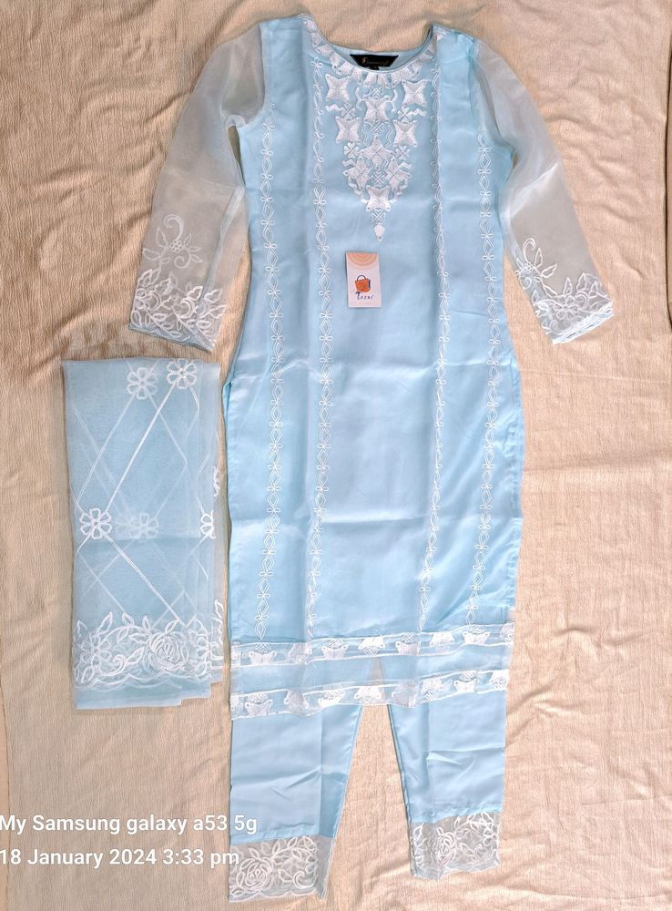Pakistani Beautiful Suit Set With Dupatta