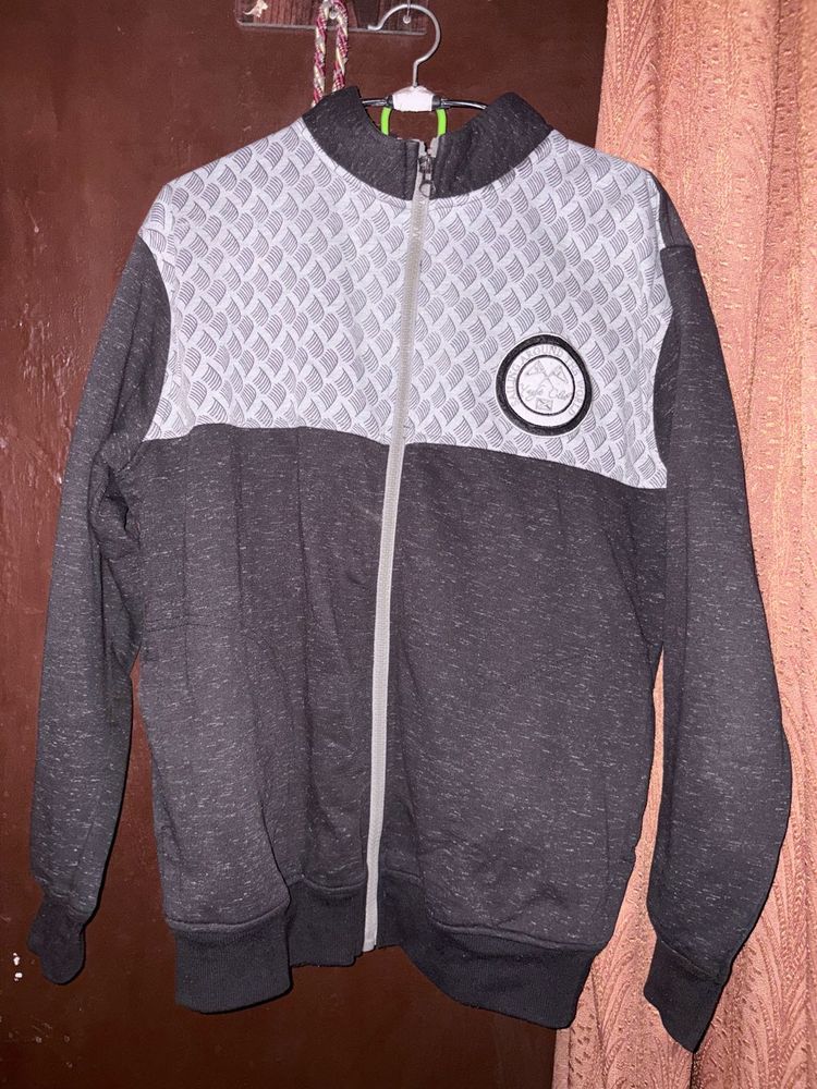 SWEATSHIRT WITH CHAIN