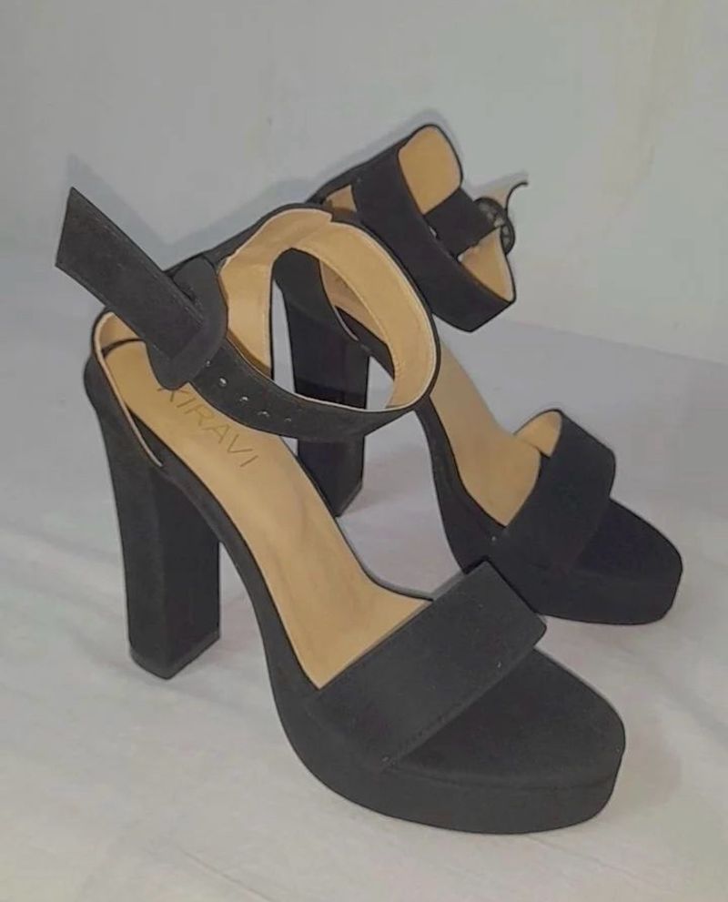 Brand new Kiravi Block heels
