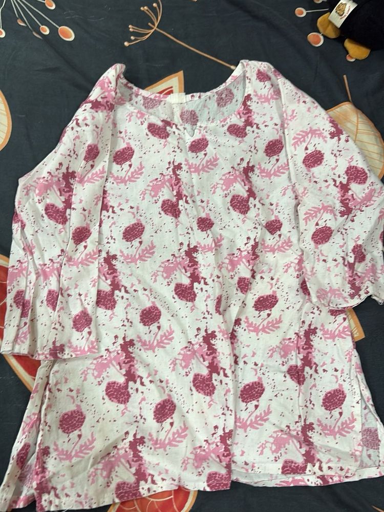 Elegant White Kurta with Pink Floral Print