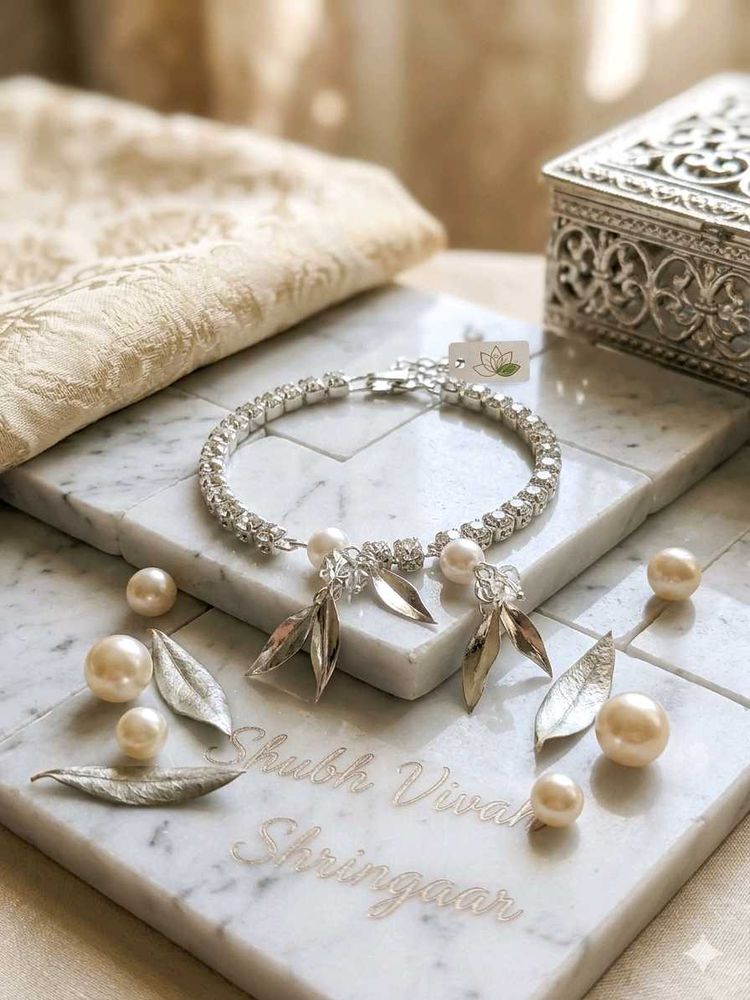 Elegant Pearl &amp; Crystal Bracelet