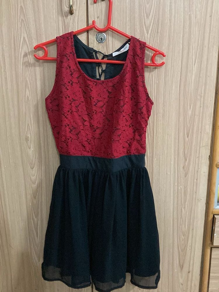 Chic Red Lace &amp; Black Skater Dress