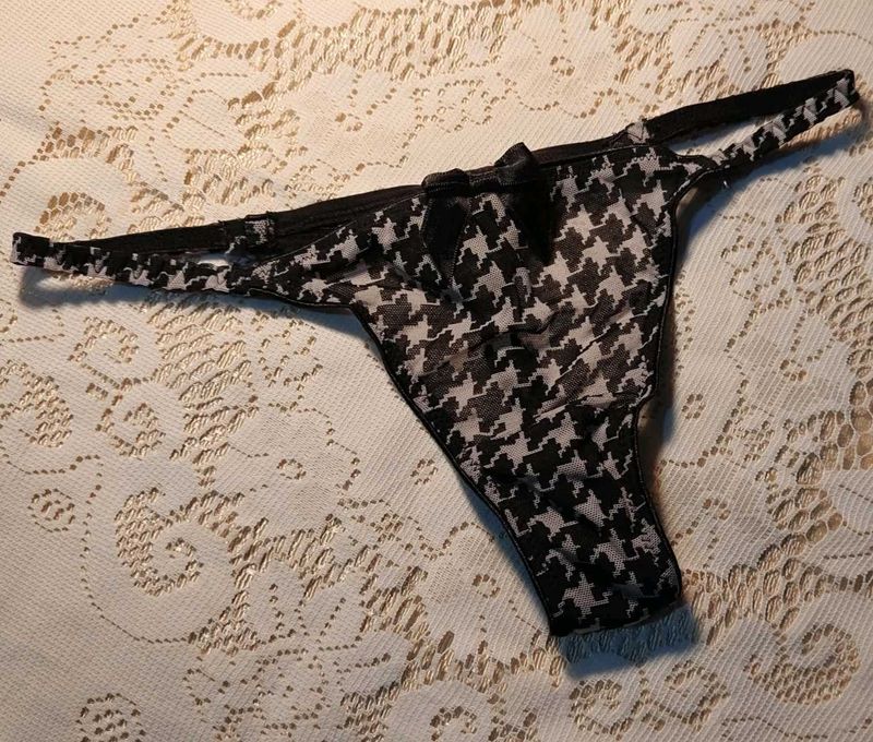 Chic Houndstooth Thong with Bow