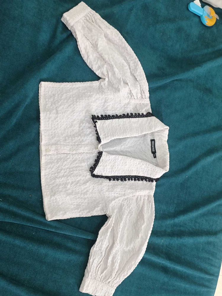 Chic White Textured Crop Top