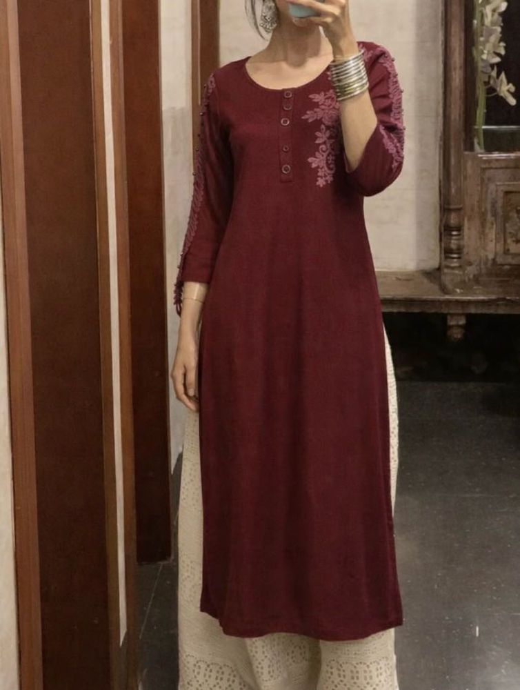 Elegant Maroon Embroidered Kurta 🍓