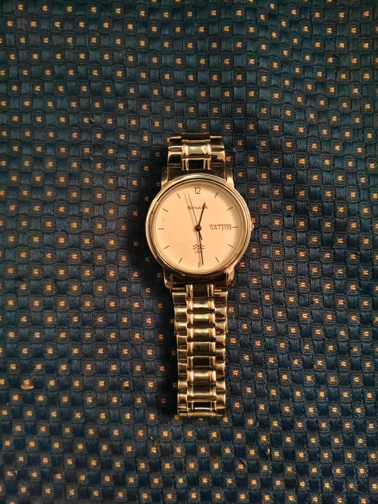 Classic Analog Watch - Timeless Style