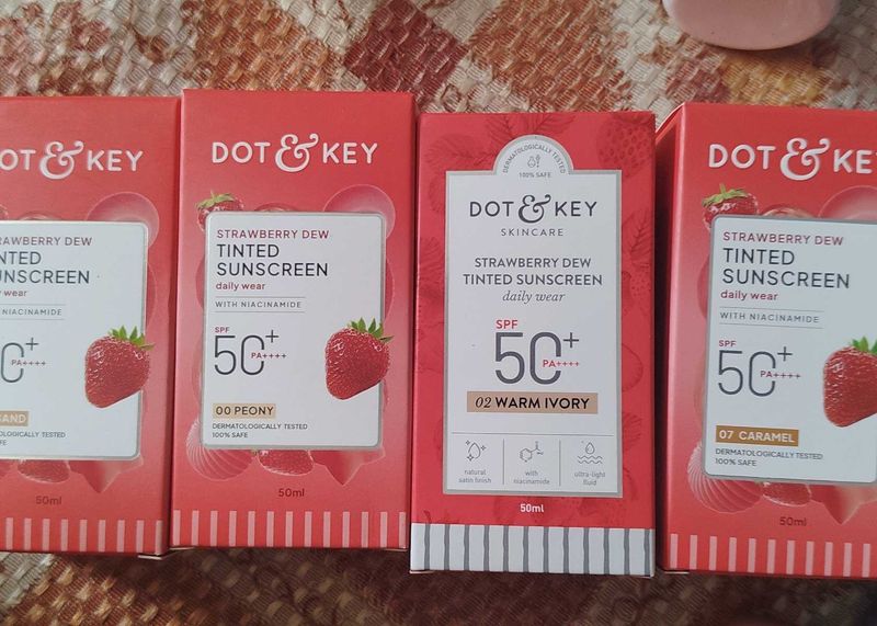 Dot &amp; Key Strawberry Dewy Tinted Sunscreen SPF 50+