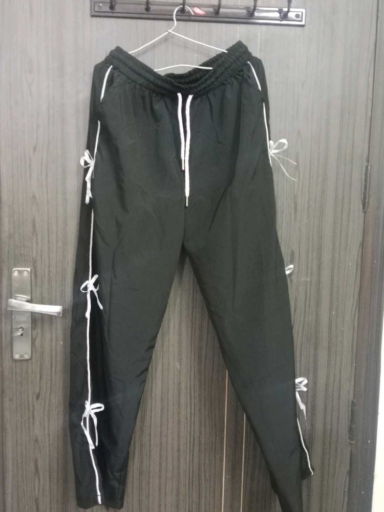 black trouser, give aesthetic look after styling