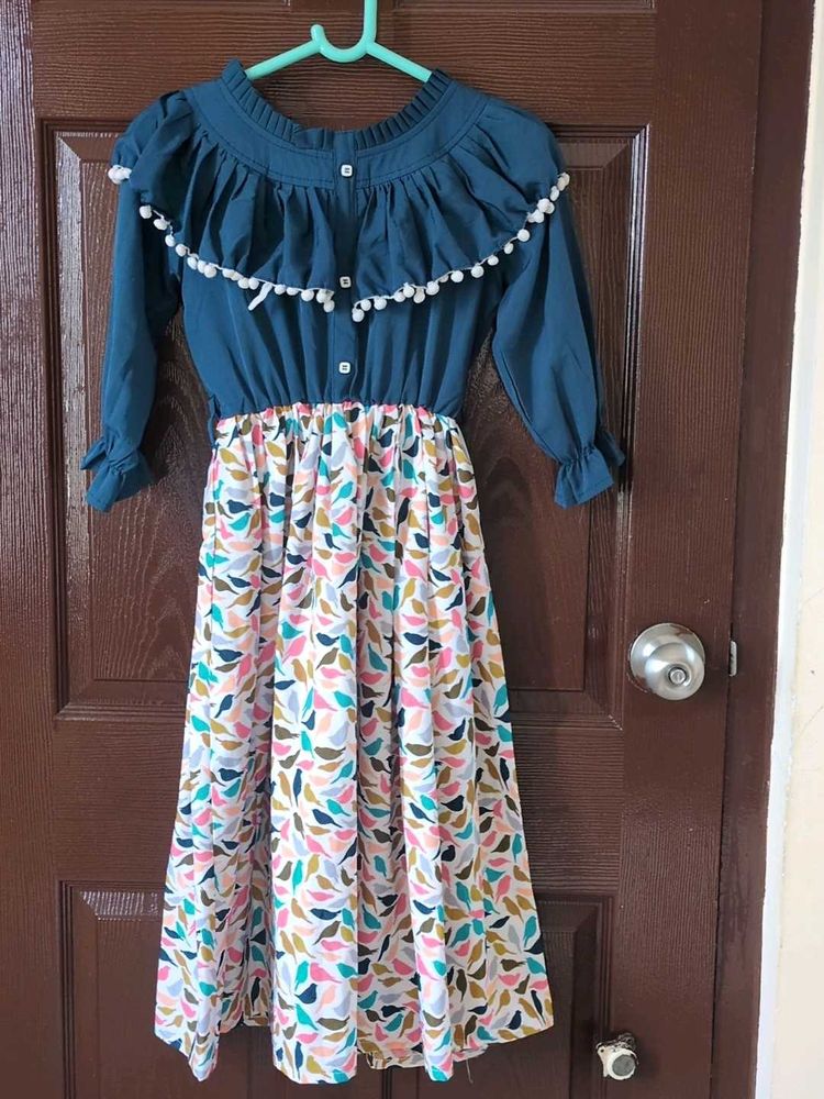 Chic Teal Ruffled Dress with Leaf Print Skirt