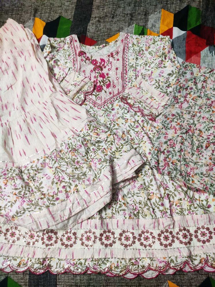 Floral Embroidered Kurta Set