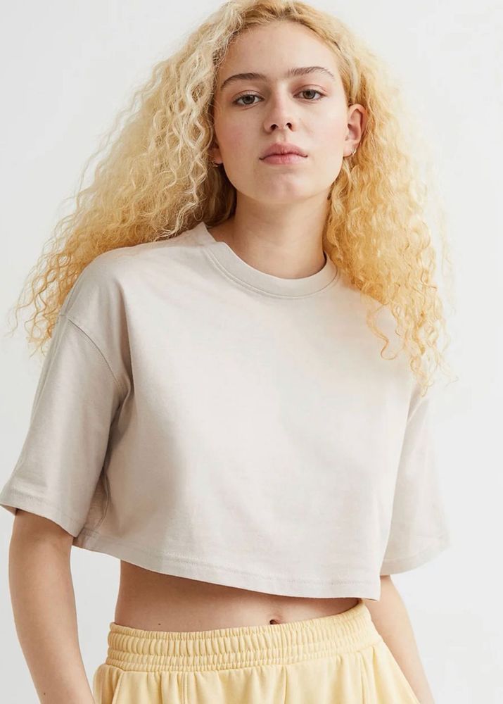 H&amp;m Cream Cropped T-Shirt