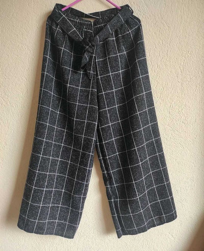 Checked Wide Leg Trousers(waist 28, fits till 32)